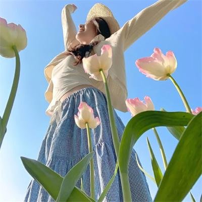 9顶假发的女孩